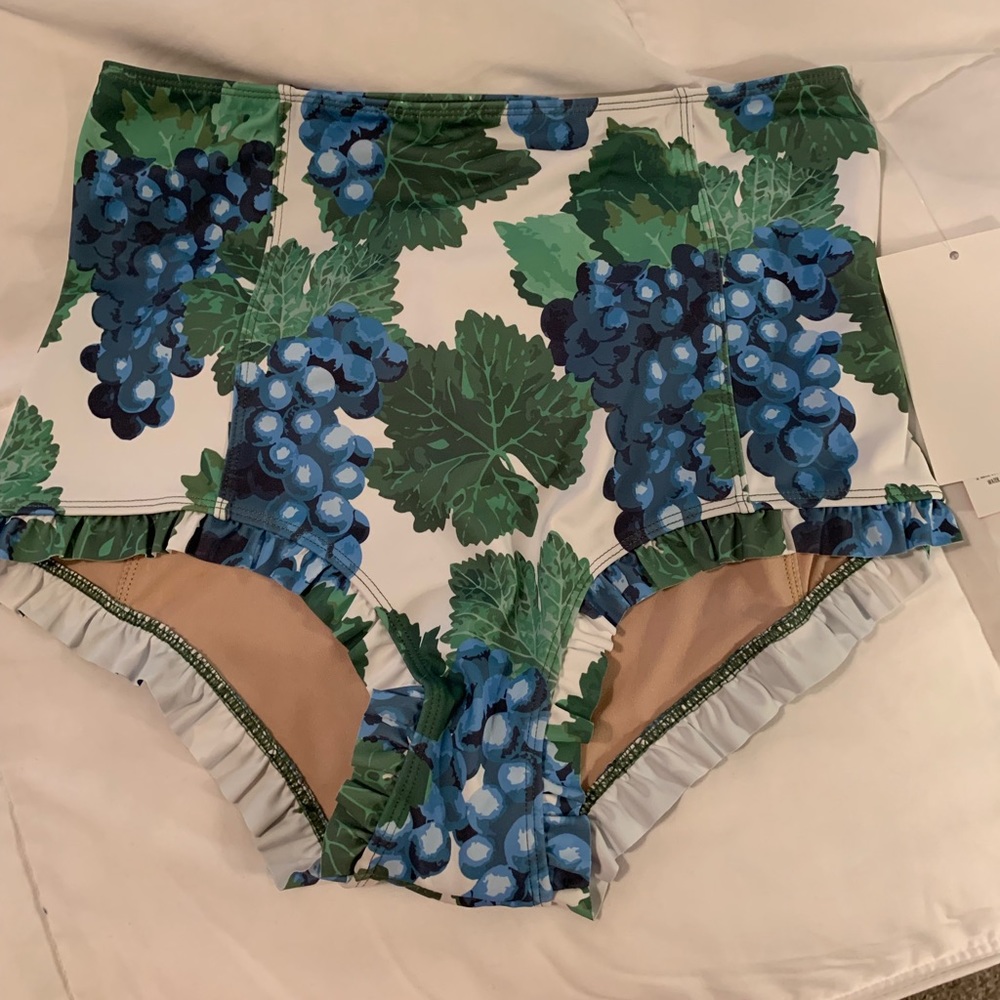 Kortni Jeane “all ruffled up”